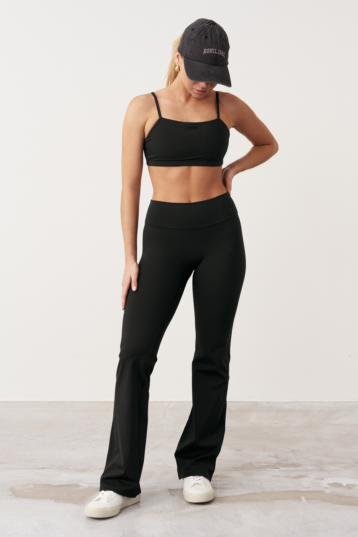 Signature Flared Leggings