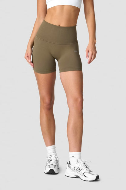 define seamless pocket shorts wmn dark sand