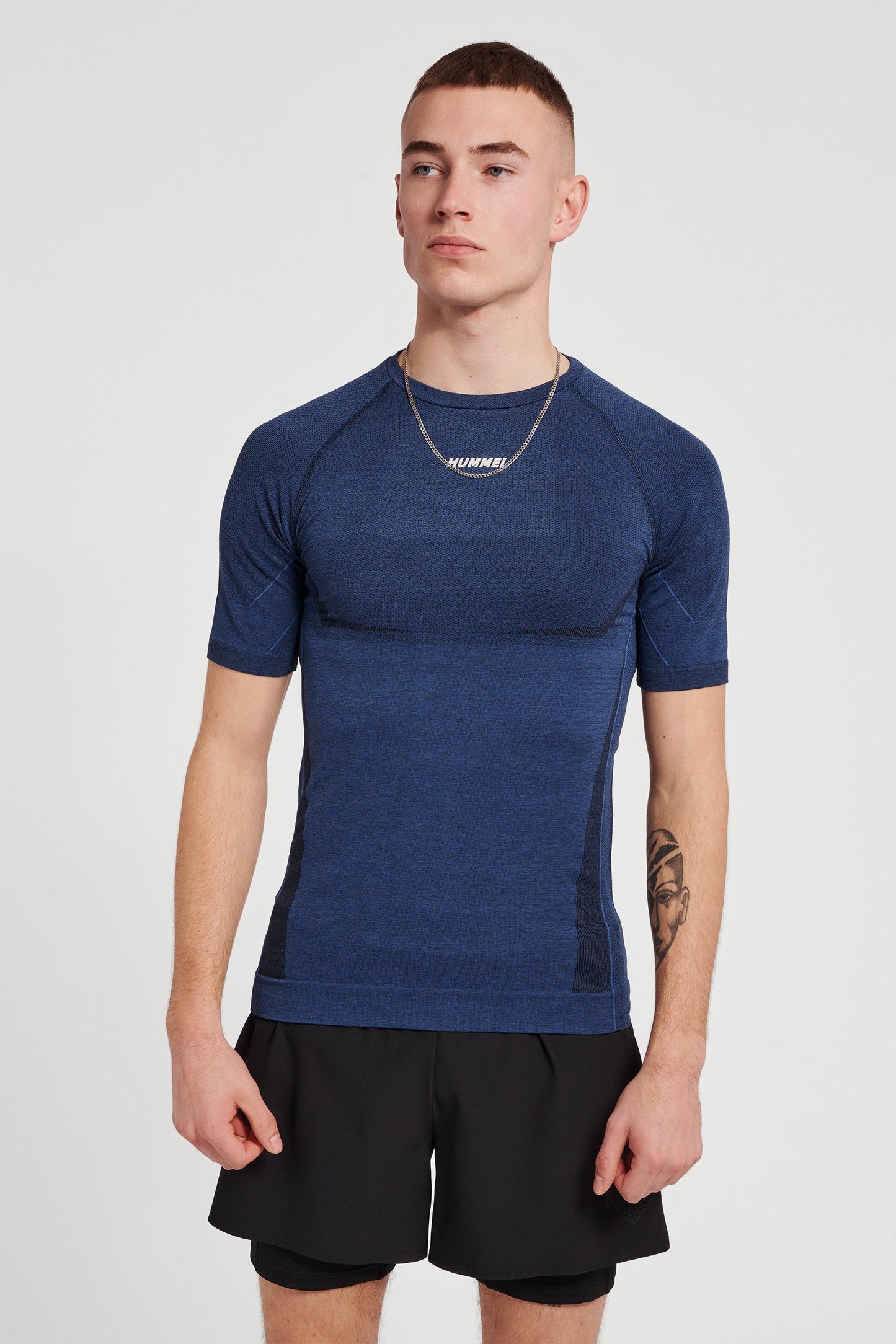 HUMMEL - Hmlte Mike Seamless T-shirt - Insignia Blue/black Melange